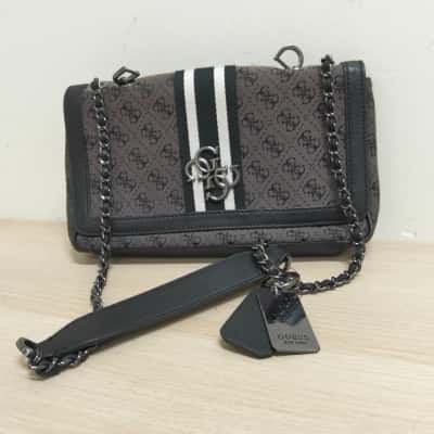 Guess Womens Black Shoulder Bag VGUC 