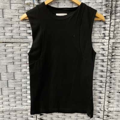 One Mile Womens  Size 4 Sleeveless Top Black  