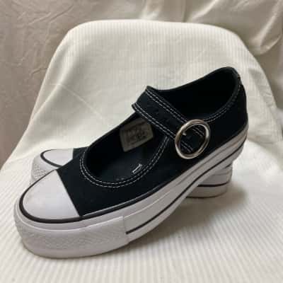 Converse Womens  Size 35 Platforms Black  / White 