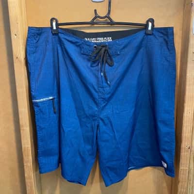  Mens  Size 42 Blue  Ocean and Earth