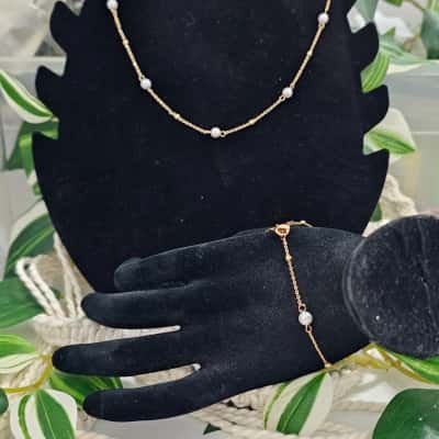 Gold tone costume jewellery 