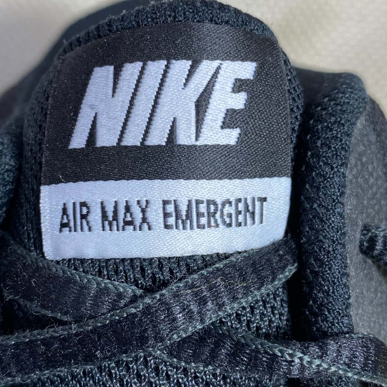 tenis nike air max emergent