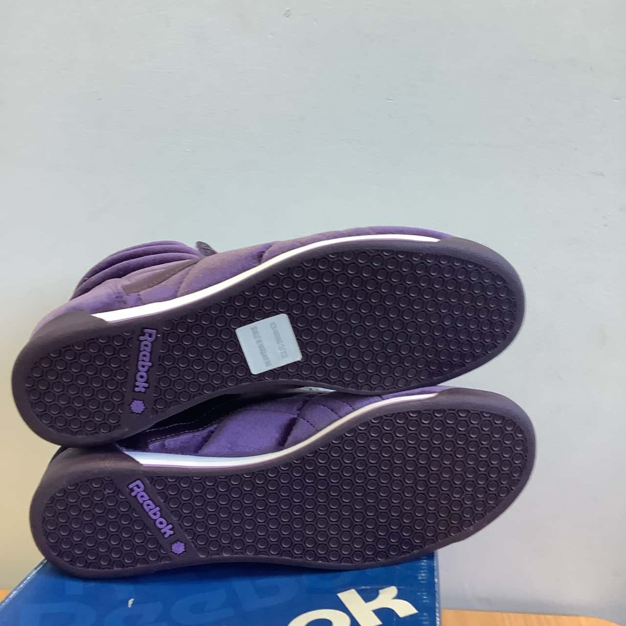 New with Tags Reebok Women's Size 7 Velvet High Top Sneakers Purple (s ...