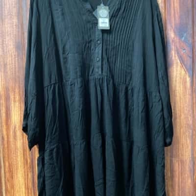 Autograph Size 20 Black  top new 