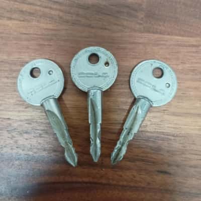 3 x Vintage Cruciform Keys