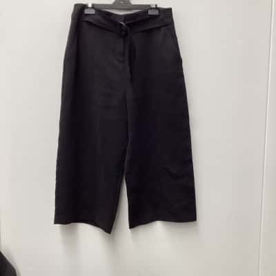 Portmans Womens  Size 16 Wide short  Leg Pants Black  