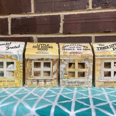 Vintage 1982 3D Fold Out Accordian Nursery Rhyme House Books