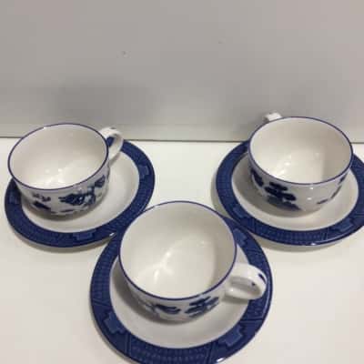 Royal Doulton “ Real Old Willow” porcelain teacup and saucer set x3