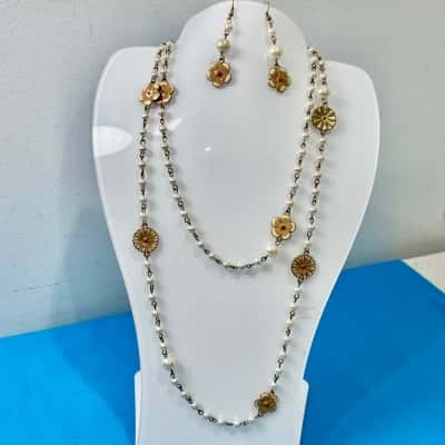 Vintage AVON Pearl Flower Long Necklace & matching Earrings 