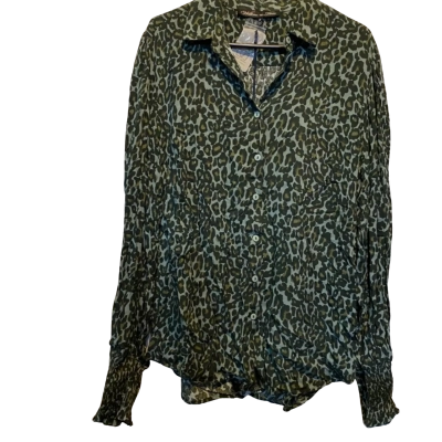 Willow and tree Womens  Size 18 Button Up Top Animal print / Green 