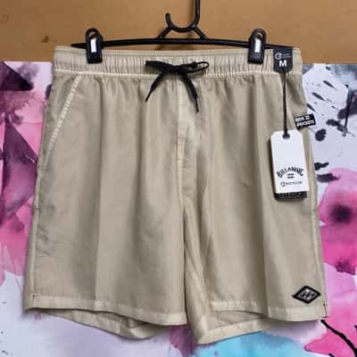 Mens Billabong Size M beige shorts New