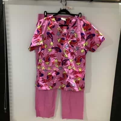 BNWT Scrubs with love Womens Size XXXL Pink/Multicoloured Short Sleeve Top and Pants RRP$120