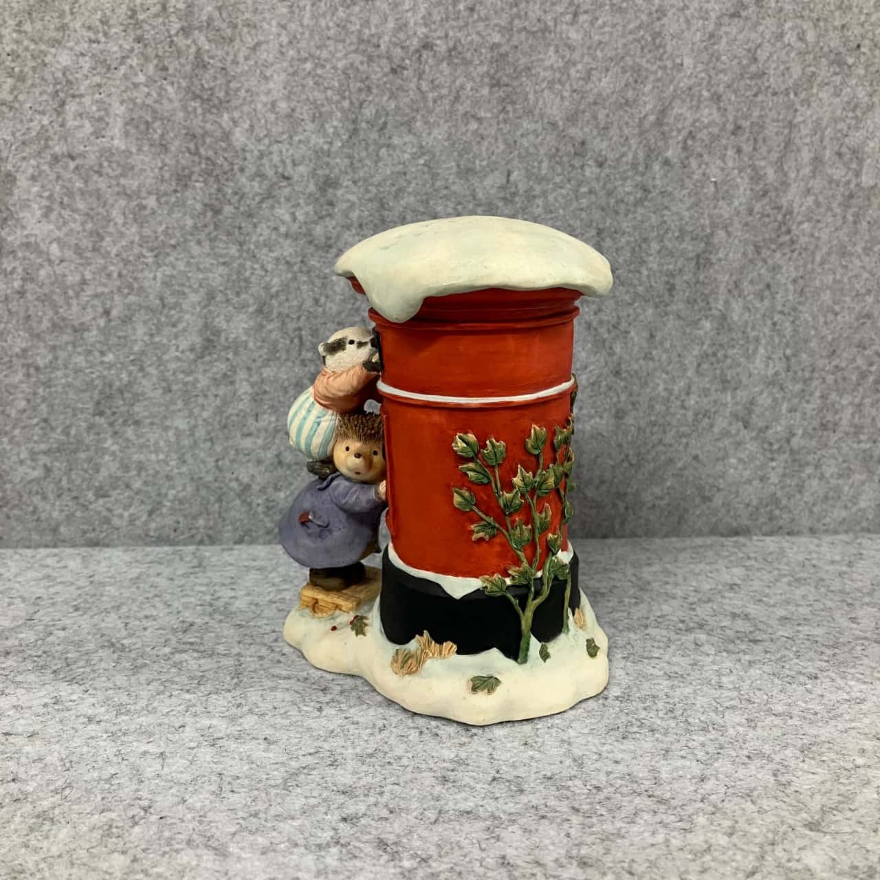 2 Villeroy and Boch “Foxwood Tales” Christmas figurines (s)