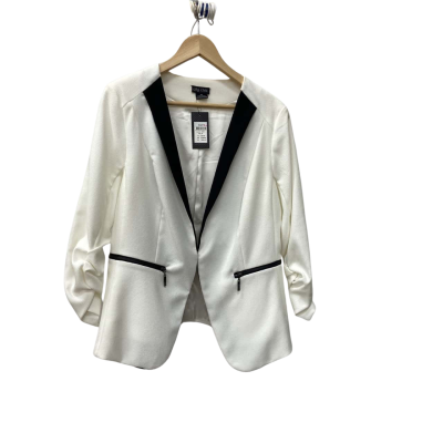 City Chic - So Chic Jacket in Ivory Size XS