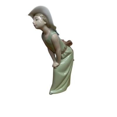 LLADRO CURIOUS GIRL WITH STRAW HAT FIGURINE