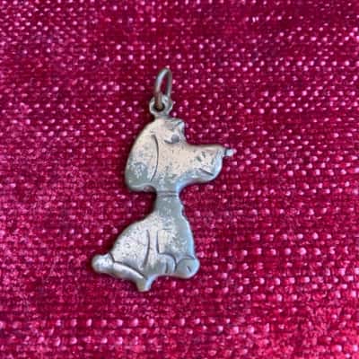 Vintage gold tone snoopy pendant 