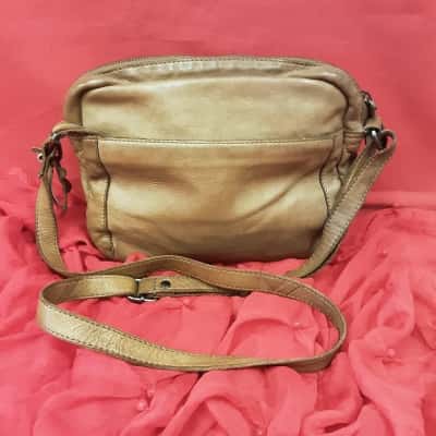 Colorado smaller size soft leather tan shoulder bag 