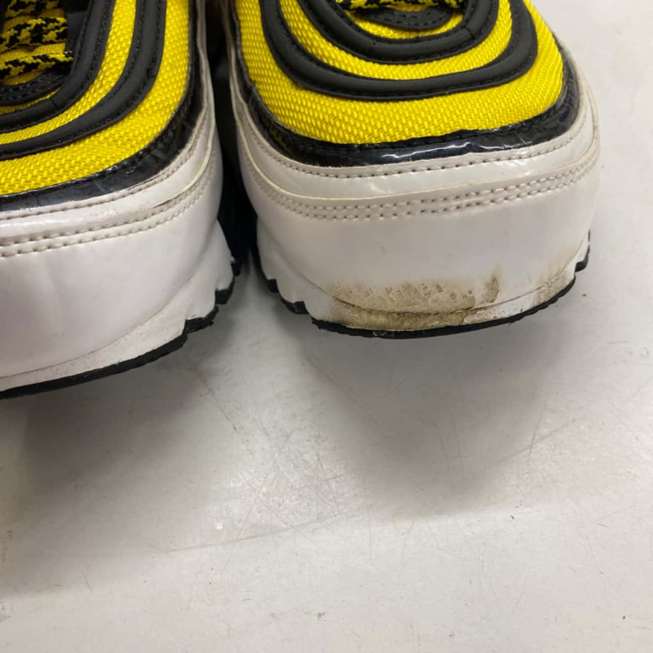 black and yellow air max 97 plus