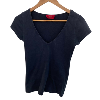 Tigerlily Womens  Size S V-Neck Top Black  