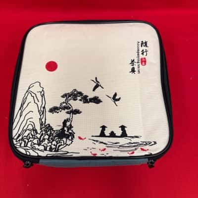 Portable Kung Fu Tea Set featuring T Pot, 4 x Cups & a Tea Storage Tank