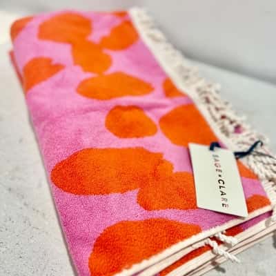 BNWT Sage & Clare Pink/Orange Bath Sheet w/ Tassels RRP $89.95