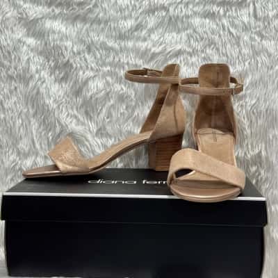 Diana Ferrari Womens  Size 8.5 Heels Rose Gold 