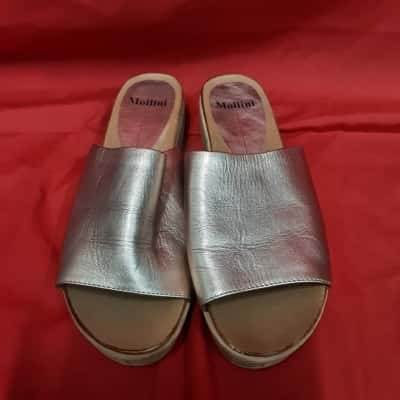 Mollini Wendell Size 39 Champagne metallic finish leather small platform slides