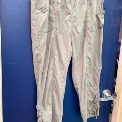 Taking Shape Womens virtuelle 3/4 cargo pants Size 18 
