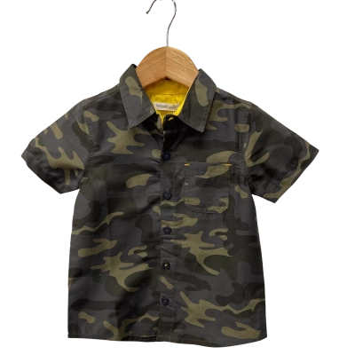  Kids  Size 12-18m Camouflage short sleeve shirt