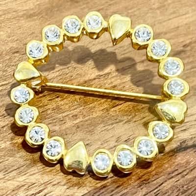 Vintage Style Gold Circular Clear Diamontee Gold Heart Detail Brooch 