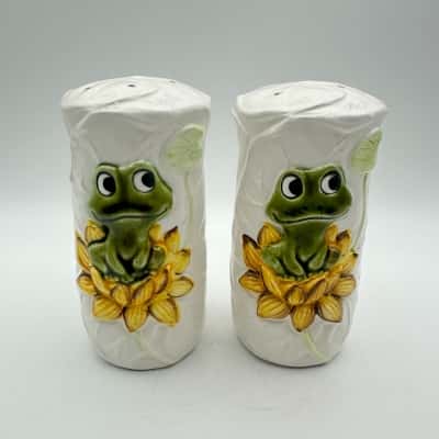 Vintage Japan Frog On Lotus Flower Salt & Pepper Shakers