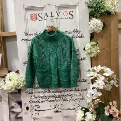 ZAKET & PLOVER BRAND!  Womens  Size XS Pullover Green! BEAUTIFUL GREEN HIGH NECK PULLOVER KNIT! HAS FUNCTIONAL POCKETS AND KNITTED DESIGN ON THE FRONT! GREAT FOR THOSE COLDER DAYS!