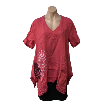 TS Womens Size 14 Coral Pink Linen Short Sleeve V-neck Top with  Black & White Leaf Pattern 