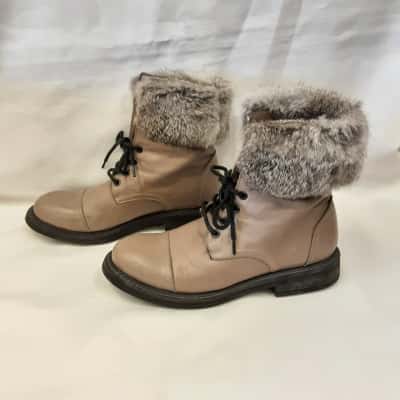 Bueno Womens  Size 40 Boots Beige Lace-up With Faux Fur Collar Trim Featuring Soft Taupe Leather And A Thin Black Lug Sole