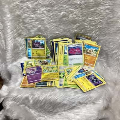 100+ Pokemon mixed cards 