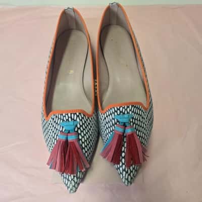 Pretty Ballerinas: Womens  Size 39 B Flats Black/White/Pattern 