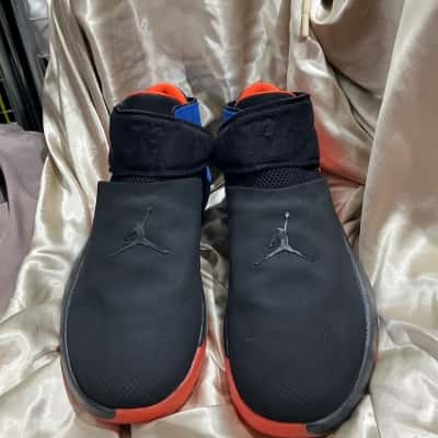 Air Jordan Mens  Size 8 Sneakers Black  / Blue / Orange 