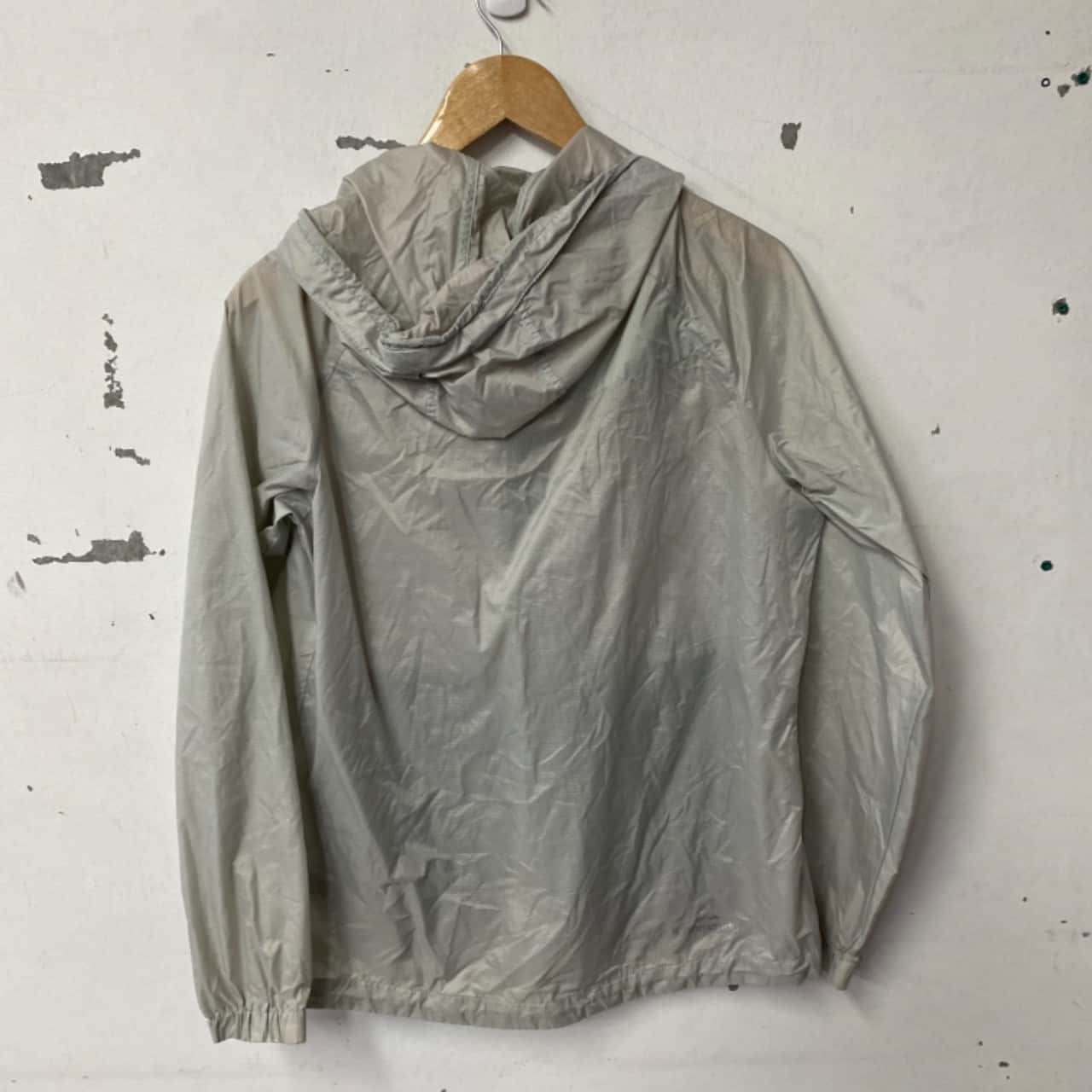 Kathmandu Womens Size 8 Raincoat Grey