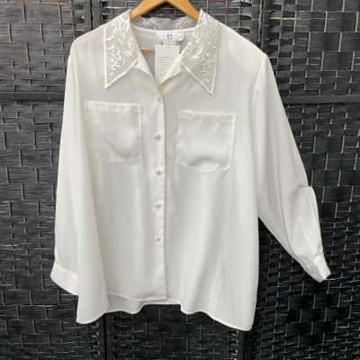 BIB Womens  Size 18 Long Sleeve Shirt Off White 