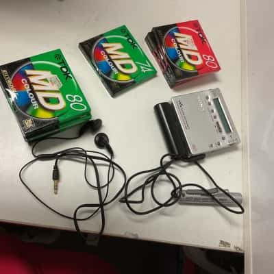 Sony Walkman  Mz 900MD comes with 9 New Discs