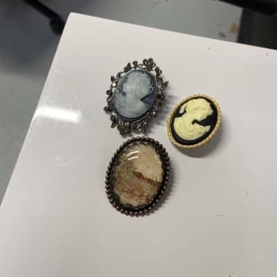 Collection of 3 brooches