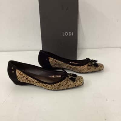 LODI -  Womens Size 38.5  bronze and black flats