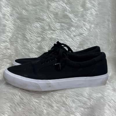 Kustom Mens  Size 11 Black  / White canvas shoes 