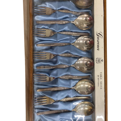 Vintage Grosvenor silver plate dessert set. 