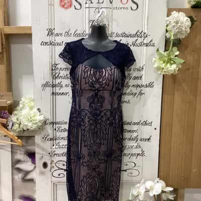 Mei Mei Brand! NWOT! LACY PATTERNED BODYCON CHEST CUTOUT DETAIL MIDI DRESS! Womens  Size 10 Bodycon Dress / Midi Dress / Short Sleeve Dress  Navy Blue / Nude 