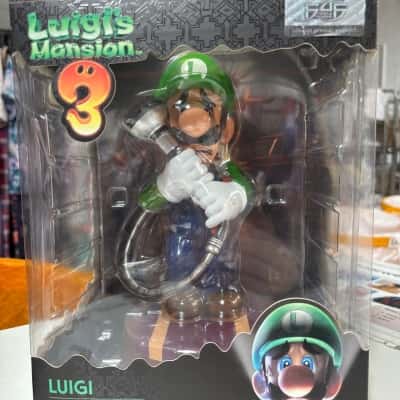LUIGI’s Mansion 3 - 9inch PVC painted Statue *NEW IN BOX 