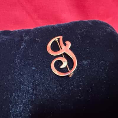 Gold-Tone Cursive Initial Letter Brooch
