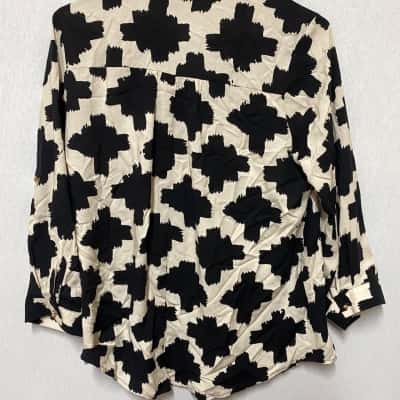 Womens  Size 10 Black  / White Shirt
