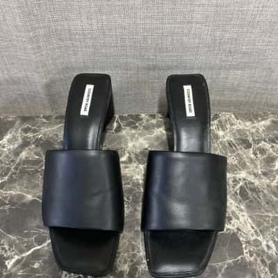 Country Road Womens  Size 40 Slip On Sandals Black  