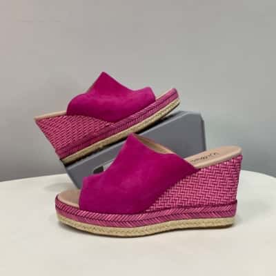 Wittner Womens  Size 7 / 7.5 Wedge Sandals Hot Pink  